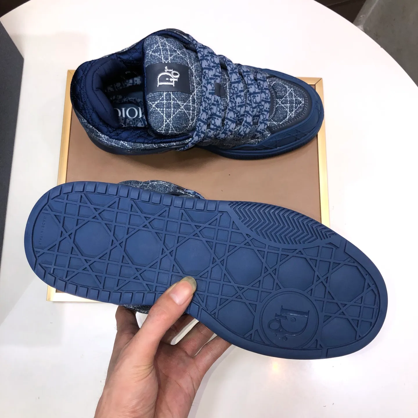 Ex-factory price: 800💶 (top original order) Brand: Dior (Dior) Standard code: Men's size 39-44 (45 customized) Grade: Same as the official website Material: Top original cowhide stitched together Original wear-resistant and lightweight outsole Style category: Fashionable casual shoes Distinguished luxury brand elements top luxury Color: Color of the actual picture